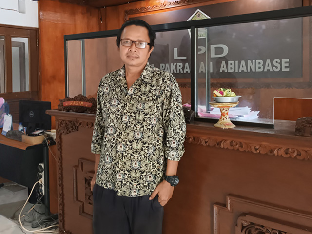 Gotong Royong Bersih Desa Adat Abianbase Jelang Hari Raya Galungan